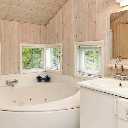 6 Person In Humble-by Traum *