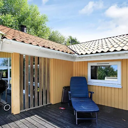 6 Person In Humble-by Traum