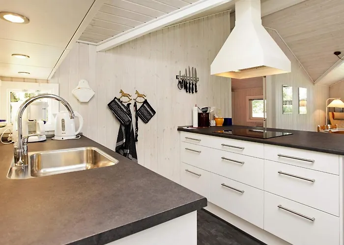 6 Person In Humble-by Traum